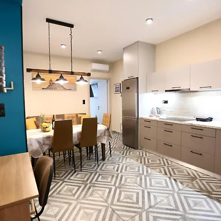 Апартаменты Loutraki Home *