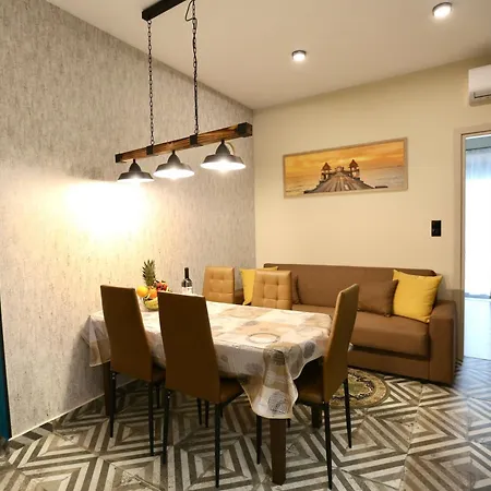 Loutraki Home לוטראקי