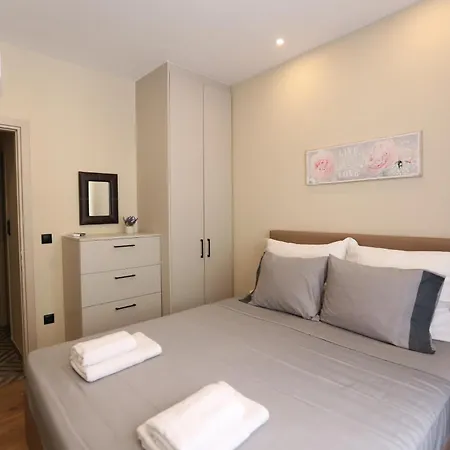 Loutraki Home דירה