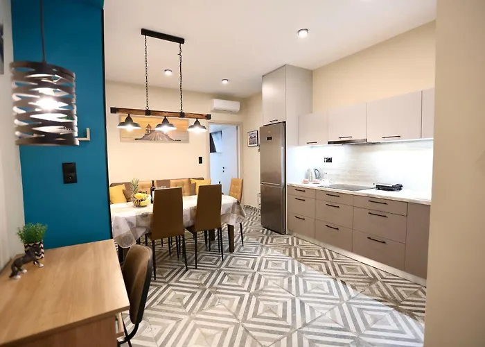 Апартаменты Loutraki Home *